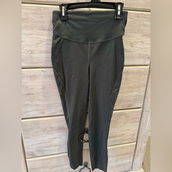 Lululemon Women's army green leggings sizes 4 - Picture 1 of 4